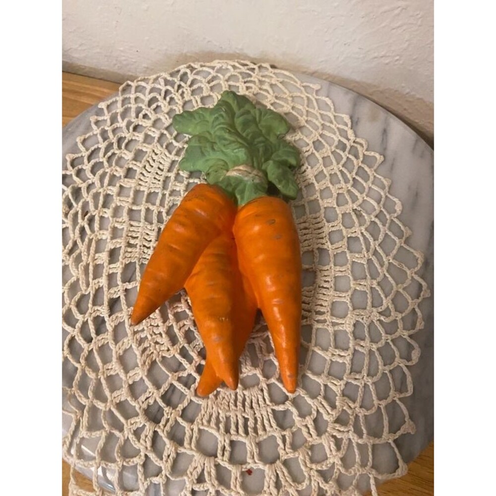 Lefton Bunch of Carrots